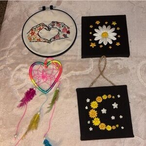Embroidery & Heart Dreamcatcher Wall Art - Multicolor